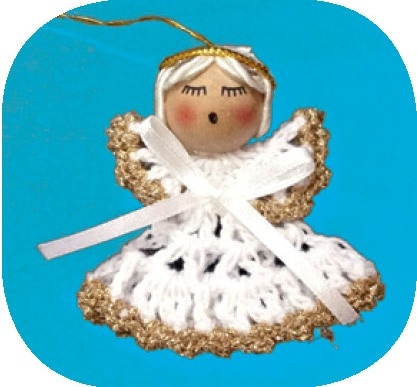 Háčkovaný andílek se zlatým lemováním 6 cm
