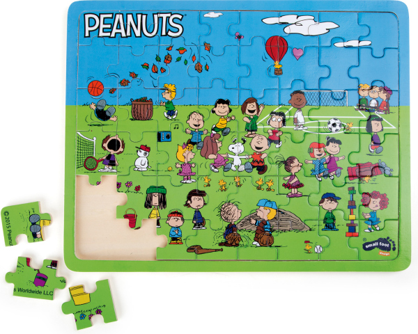 Levně small foot Dřevěné puzzle Snoopy na hřišti