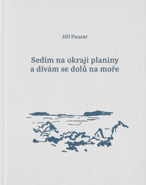 Sedím na okraji planiny a dívám se dolů na moře