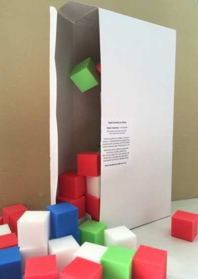 Barevné plastové kostky – sada pro třídu (100 ks) 